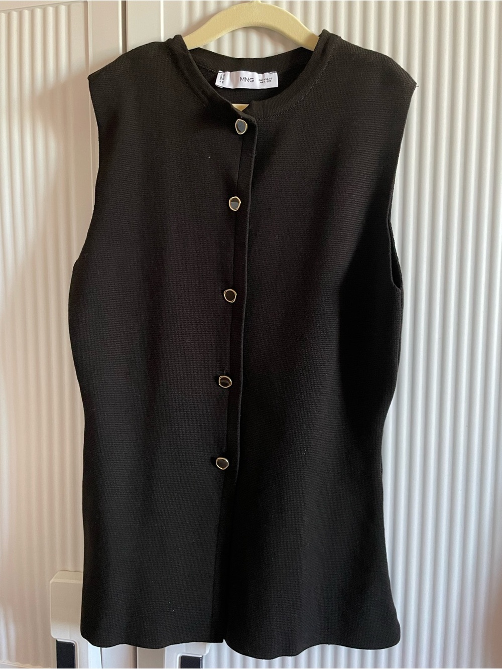 MANGO Fine-knit vest with buttons